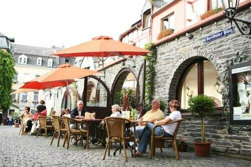 Hotel-Restaurant Moselblümchen, Забронировать Отель Бернкастель Бернкастель-Кус, рядом с Mittelalterlicher Marktplatz