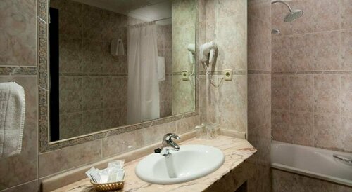 Hotel Martin, Забронировать Отель Отели Толедо с парковкой, рядом с Церковь Санто-Томе, Парковка