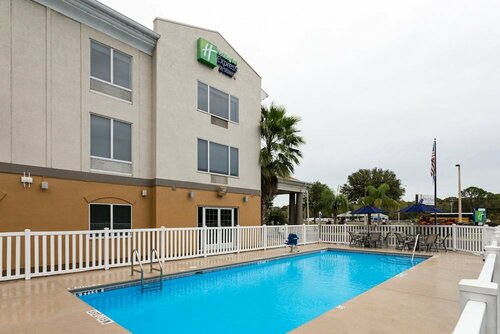 Holiday Inn Express & Suites Tavares by IHG, Book Hotel Tavares Florida