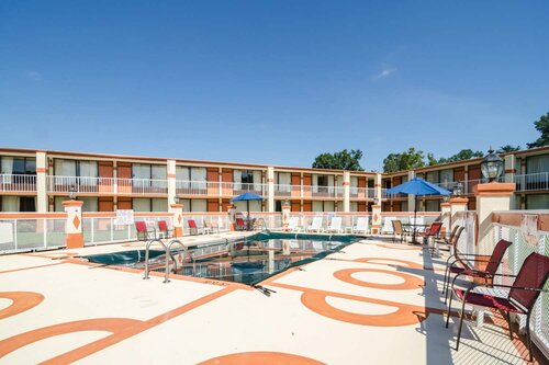 Rodeway Inn & Suites Greensboro Southeast, Boek Hotel Greensboro North Carolina