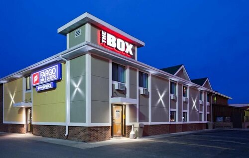 Fargo Inn and Suites, Забронировать Мини-отель Мотели Фарго, рядом с Roger Maris Museum, Мотель