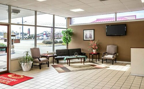 Rodeway Inn & Suites Wilmington North, Забронировать Отель Уилмингтон Северная Каролина