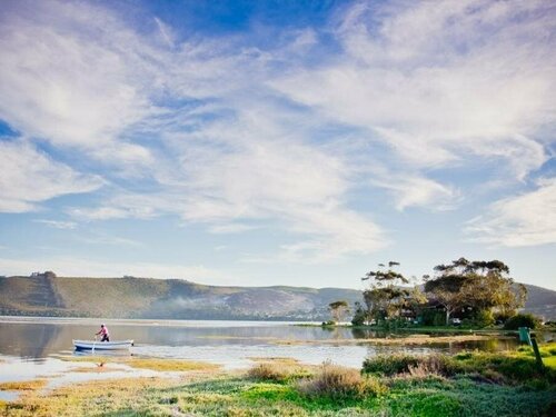 Oyster Creek Lodge, Reservar Pousada (com pequeno-almoço) Hotéis em Knysna com estacionamento, Estacionamento