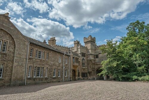 Hooton Pagnell Hall, Rezervați Bed and Breakfast Hoteluri de afaceri în Merseyside, 4* 5*