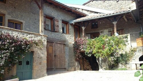 Domaine de la Fée-licité, Book Pension Hoteller i Rhône-Alps med parkering, Parkering