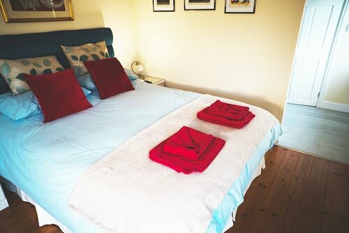 Waunwthan: B&B Suites, Book Bed and Breakfast Llangeler Glamorgan