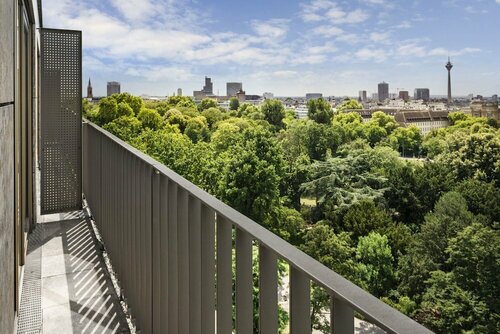 Meliá Düsseldorf, Забронировать Отель Отели Дюссельдорфа по системе «всё включено», рядом с Mahn- und Gedenkstätte für die Opfer des Nationalsozialismus, Всё включено