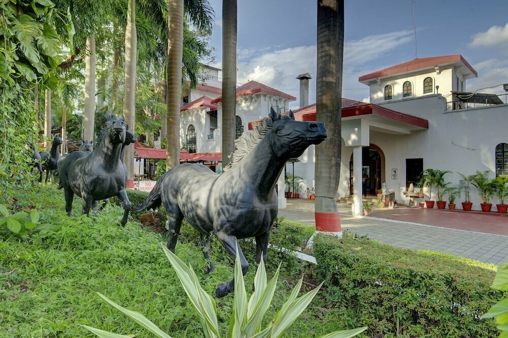 Khanvel Resort