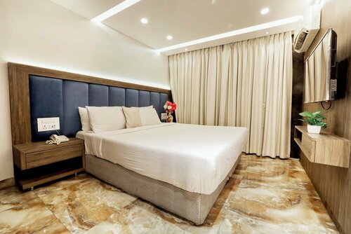 Kumar Resort By Turtle, Lonavala, Забронировать Курортный отель Отели штата Махараштры с бассейном, Бассейн