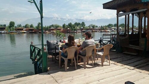 Young Bombay Premium Heritage Houseboat, Забронировать Отель Сринагар Jammu & Kashmir Ski