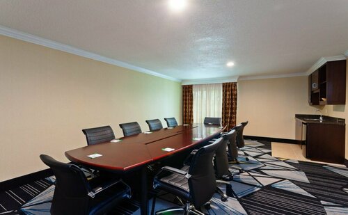 Holiday Inn & Suites San Mateo - SFO by IHG, Забронировать Отель Сан-Матео San Mateo County