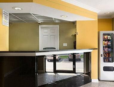 Super 8 Indianapolis Southport, Book Mini-hotel Hoteller i Indiana med parkering, Parkering