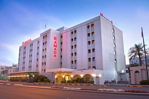 Ramada by Wyndham Bahrain, Забронировать Отель Бизнес-отели Манамы, рядом с Дворец Худайбия, 4* 5*