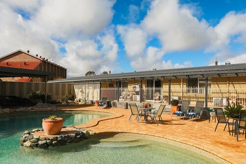 New England Motor Lodge, Забронировать Мини-отель Глен-Иннс New England NSW, рядом с Историческое общество города и района Глен-Иннес