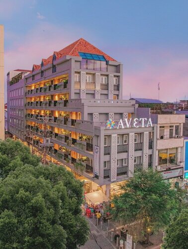 Aveta Hotel Malioboro, Забронировать Отель Отели Джокьякарты с парковкой, рядом с Sultan's Palace, Парковка