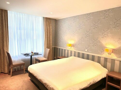 Hotel Louisa, Забронировать Отель Отели Остенде с парковкой, Парковка