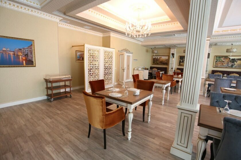Opera Hotel