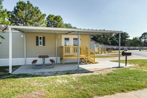 Red Shoes RV Park and Chalets, Забронировать Шале Виллы Луизиана, Вилла