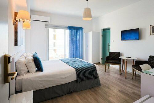 Mikes Kanarium City Hotel, Забронировать Отель Отели Ларнаки с завтраком, рядом с Общественный спортивный комплекс, Завтраки