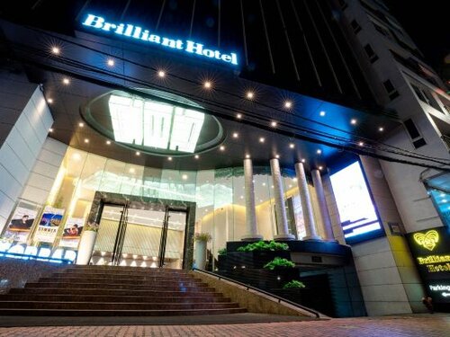 Brilliant Hotel - Afternoon Tea Inclusive, Забронировать Отель Отели Дананга муниципалитета с бассейном, рядом с Рынок Кон, Бассейн