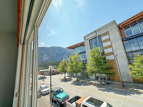 Crash Hotel Squamish, Забронировать Отель Сквомиш Sea to Sky Highway