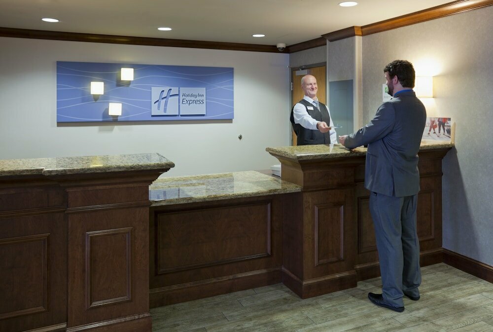 Holiday Inn Express & Suites Bloomington - Mpls Arpt Area W