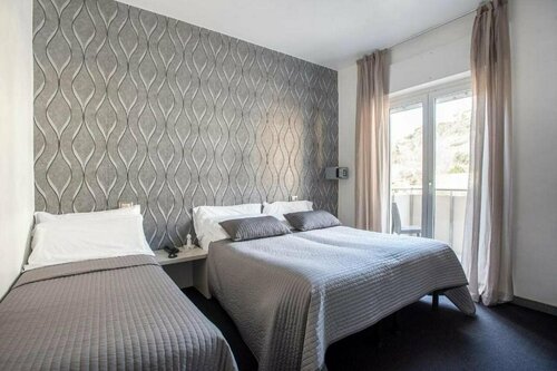 Hotel Rubino, Забронировать Отель Отели Alto Garda e Ledro с парковкой, Парковка