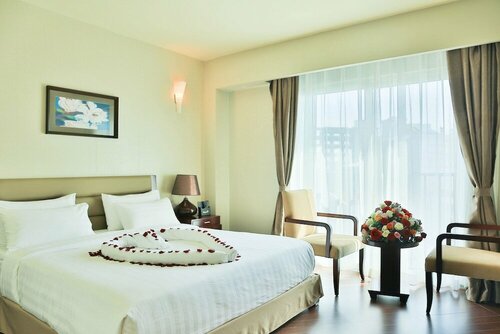 Magnolia Hotel & Conference Center, Забронировать Отель Отели Боле с бассейном, Бассейн