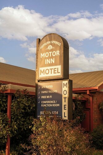 Hepburn Springs Motor Inn, Забронировать Мини-отель Хепбёрн-Спрингс Daylesford and the Macedon Ranges