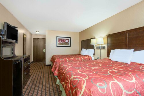 Quality Inn Texarkana Arkansas, Забронировать Мотель Отели Тексаркана с парковкой, рядом с Арканзаский конгресс-центр, Парковка