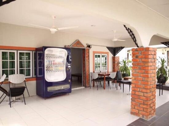 Belukar Lodges