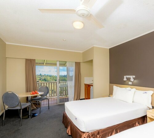 South Pacific Resort Hotel, Забронировать Курортный отель Отели Бернт-Пайн 3 звезды, 3*