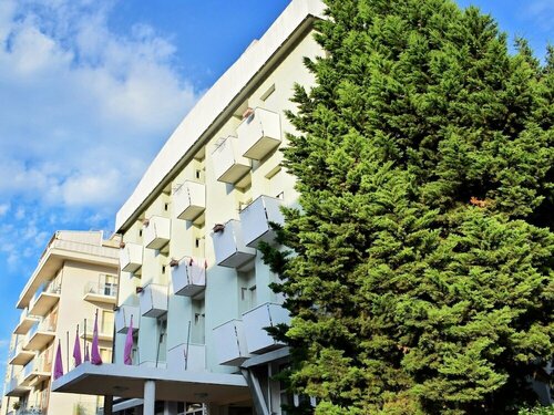 Hotel Bamby, Забронировать Отель Римини - центр города Римини, рядом с Арка императора Августа