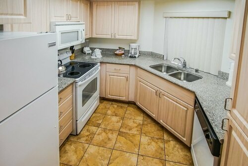 Desert Breezes Resort, Забронировать Курортный отель Палм-Дезерт Coachella Valley