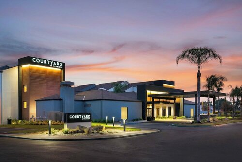 Courtyard by Marriott Fresno, Забронировать Отель Отели Фресно 3 звезды, 3*