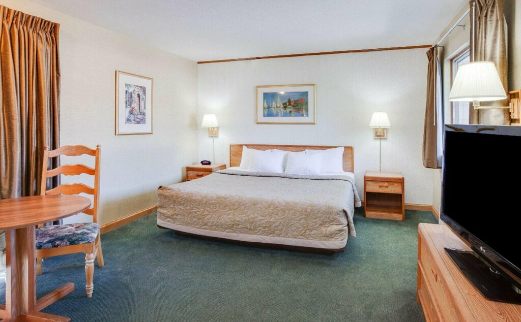 Super 8 by Wyndham Mackinaw City Beachfront Area