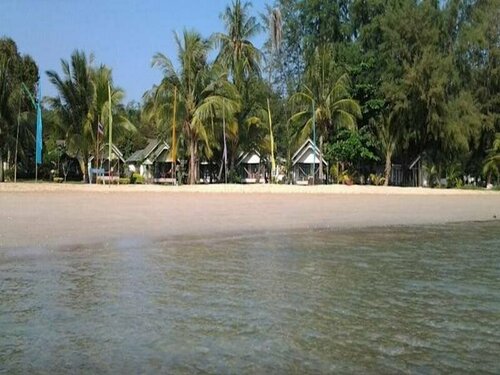 Holiday Beach Resort, Забронировать Курортный отель Отели Трат с парковкой, Парковка