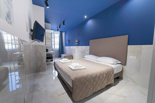 Royal Art H Duomo - Napoli Centro, by ClaPa Group, Забронировать Отель «постель и завтрак» Неаполь - Центральный вокзал Неаполь, рядом с Церковь и монастырь Сан-Лоренцо-Маджоре