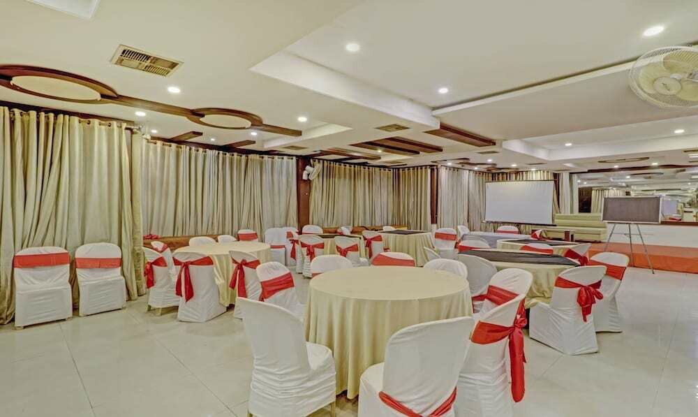 Treebo Trend Loharkar's Family Hotel