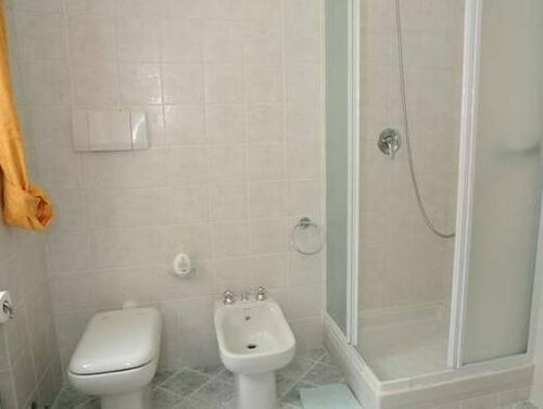 B&B Tarussio, Book Bed and Breakfast Hoteller i Arezzo med parkering, Parkering