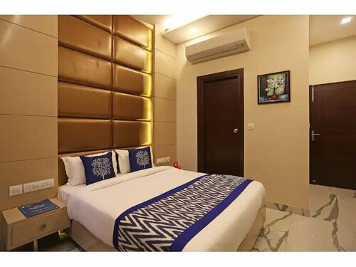 OYO 5614 Hotel Rolex Inn, Забронировать Отель Отели штата Харьяны с парковкой, Парковка