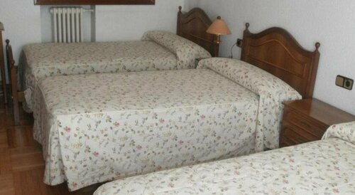 Hostal Los Andes, Забронировать Отель Шамбери Мадрид, рядом с Университетская больница Фонда Хименеса Диаса