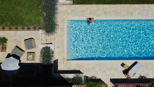 Les Picardies, Book Bed and Breakfast Hoteller i Lesterps med parkering, Parkering