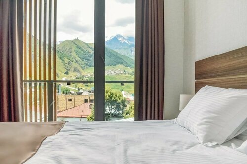 Mount Inn Kazbegi, Забронировать Отель Отели Казбегский муниципалитета с парковкой, Парковка