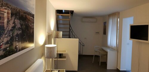 Le Stanze di Piazza Cairoli, Забронировать Отель «постель и завтрак» Мессина Сицилия, рядом с Кафедральный собор Мессины