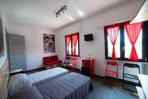 Italian Piston House, Prenota Hotel Millesimo 