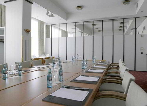 Holiday Inn Munich - Schwabing, Book Hotel Hoteller i Bayern med pool, Swimmingpool