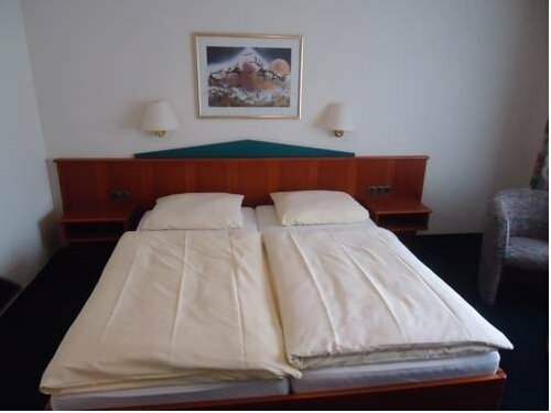 Centralhotel Ratingen, Забронировать Отель Ратинген Северный Рейн-Вестфалия