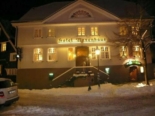 Hotel Rosenhaus GmbH mit 12 Elektro-Wallboxen