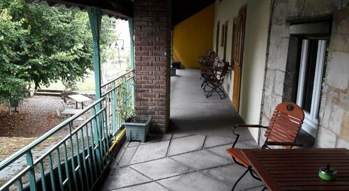 Hostellerie du Lion dOr, Забронировать Отель Отели Бомон-ле-Роже с парковкой, Парковка